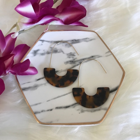 LAST ONE!! Tortoise Shell Drop Earrings - Picture 2 of 8